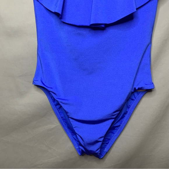 NWT Trina Turk off the shoulder ruffle one piece blue size 8

13 - Picture 2 of 14